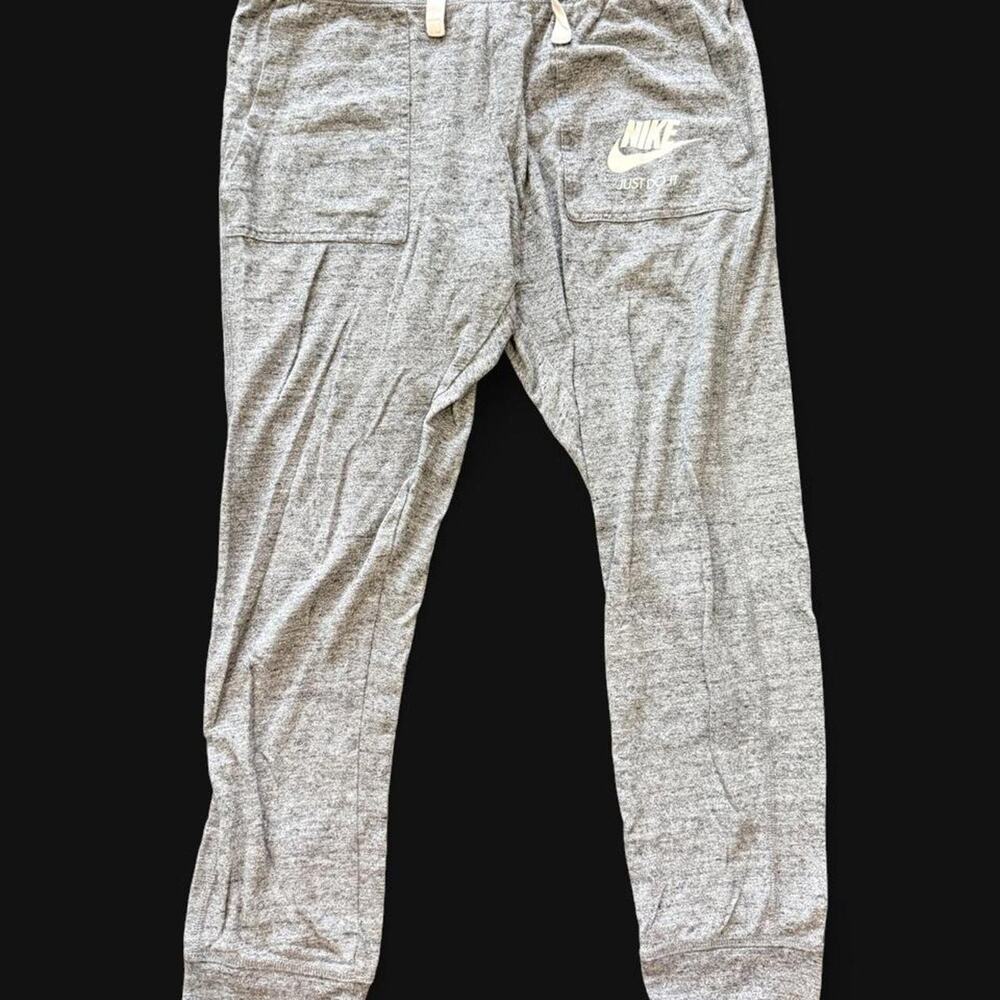 Gray nike joggers with pockets